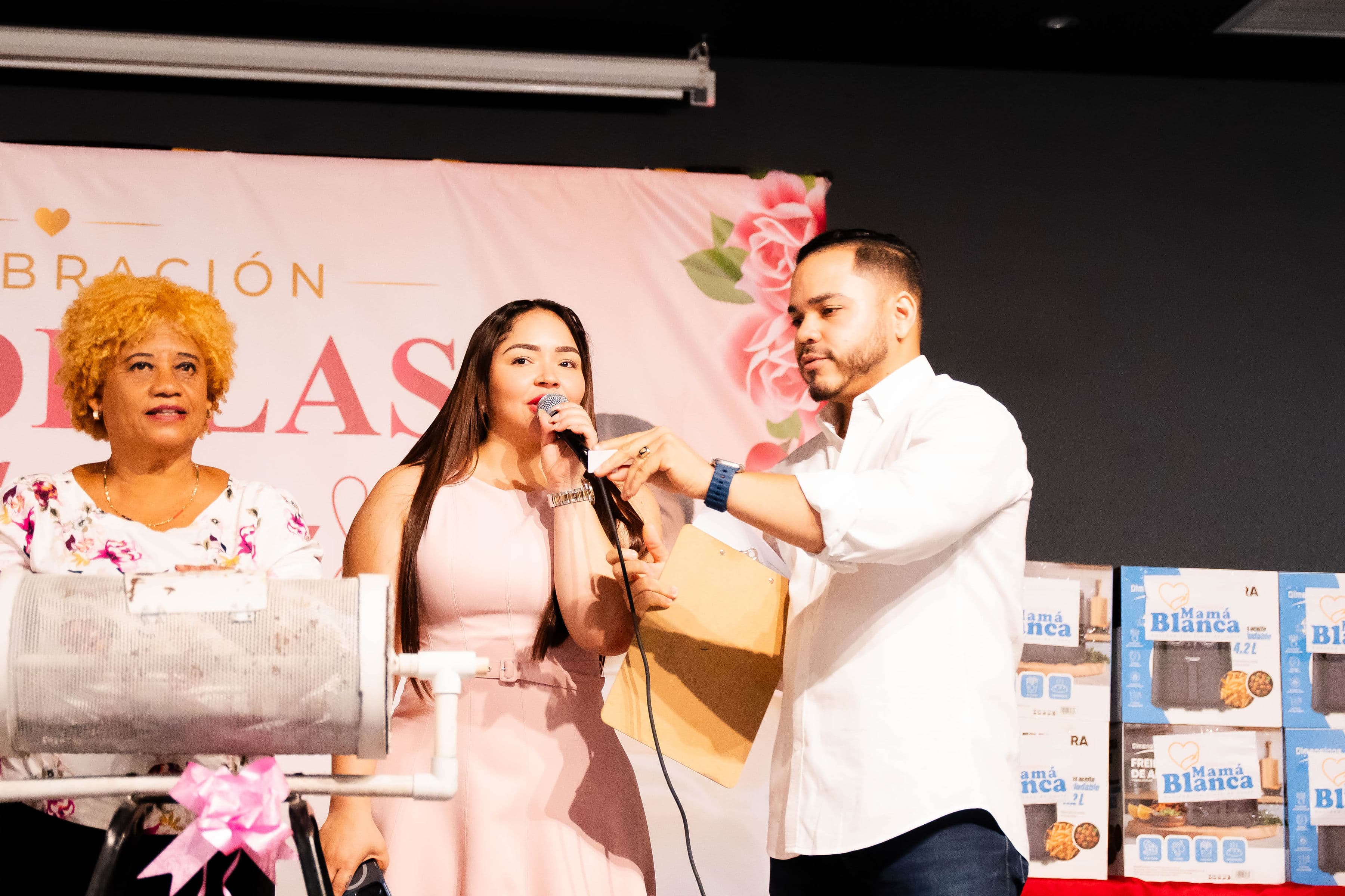 Voluntarios y beneficiarios de FUMABLAC compartiendo en comunidad